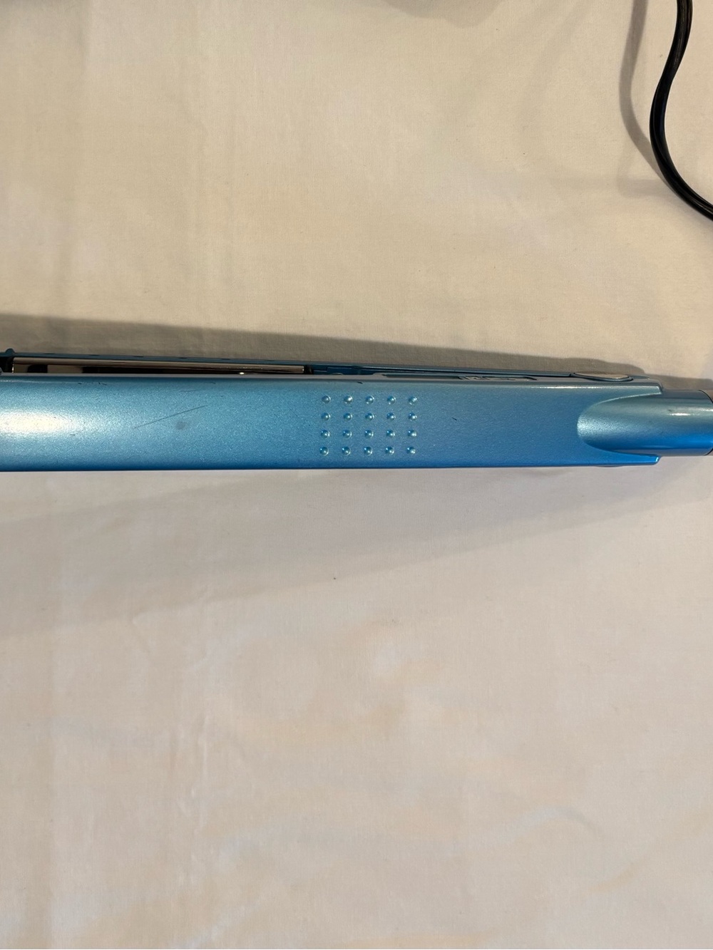BabylissPRO 1 1/4" Nano Titanium Flat Iron - Picture 6 of 9